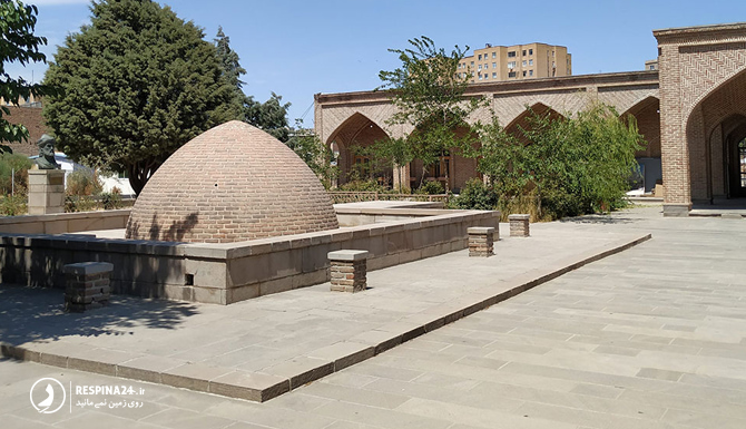 نمای بیرونی مقبره دو کمال و حیاط آن