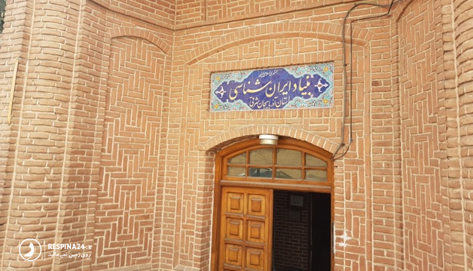 نمای سر در خانه شربت اوغلی و در چوبی خانه